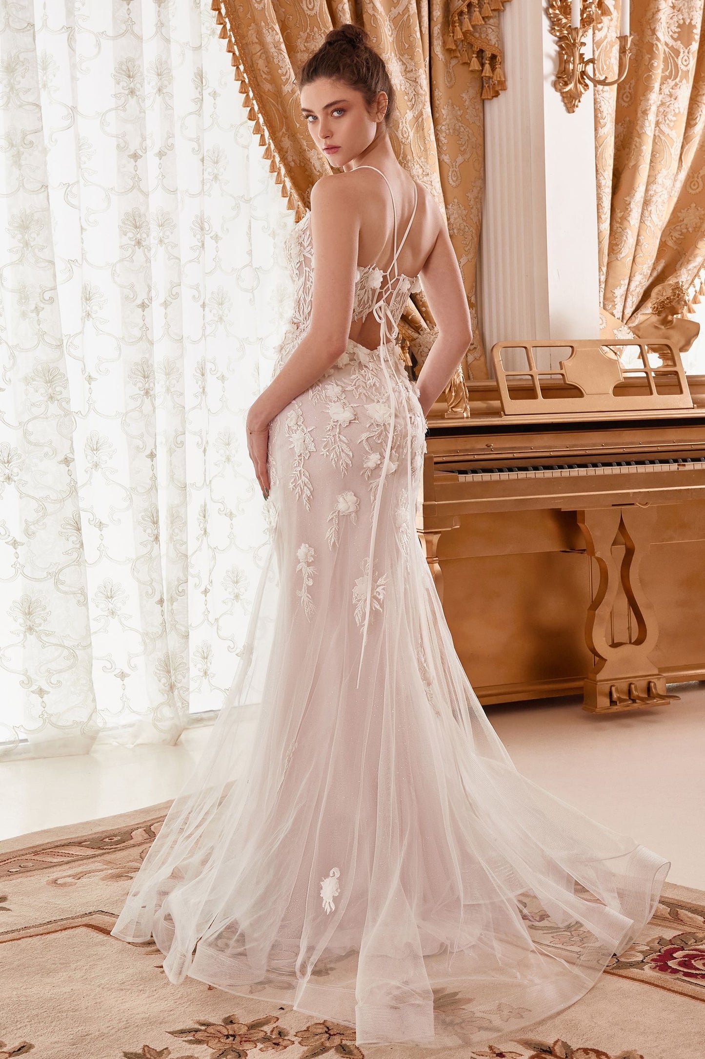 nude lining creates a stunning visual effect