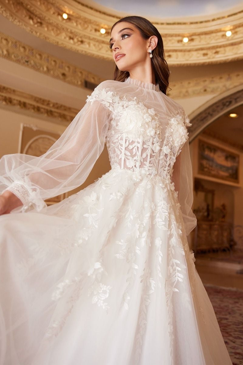 feel like a vision of beauty and romance in the Kathrine gown