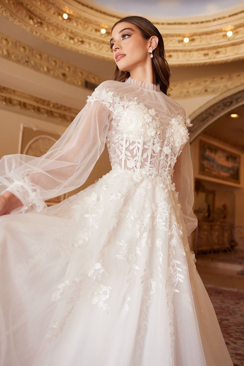 feel like a vision of beauty and romance in the Kathrine gown 