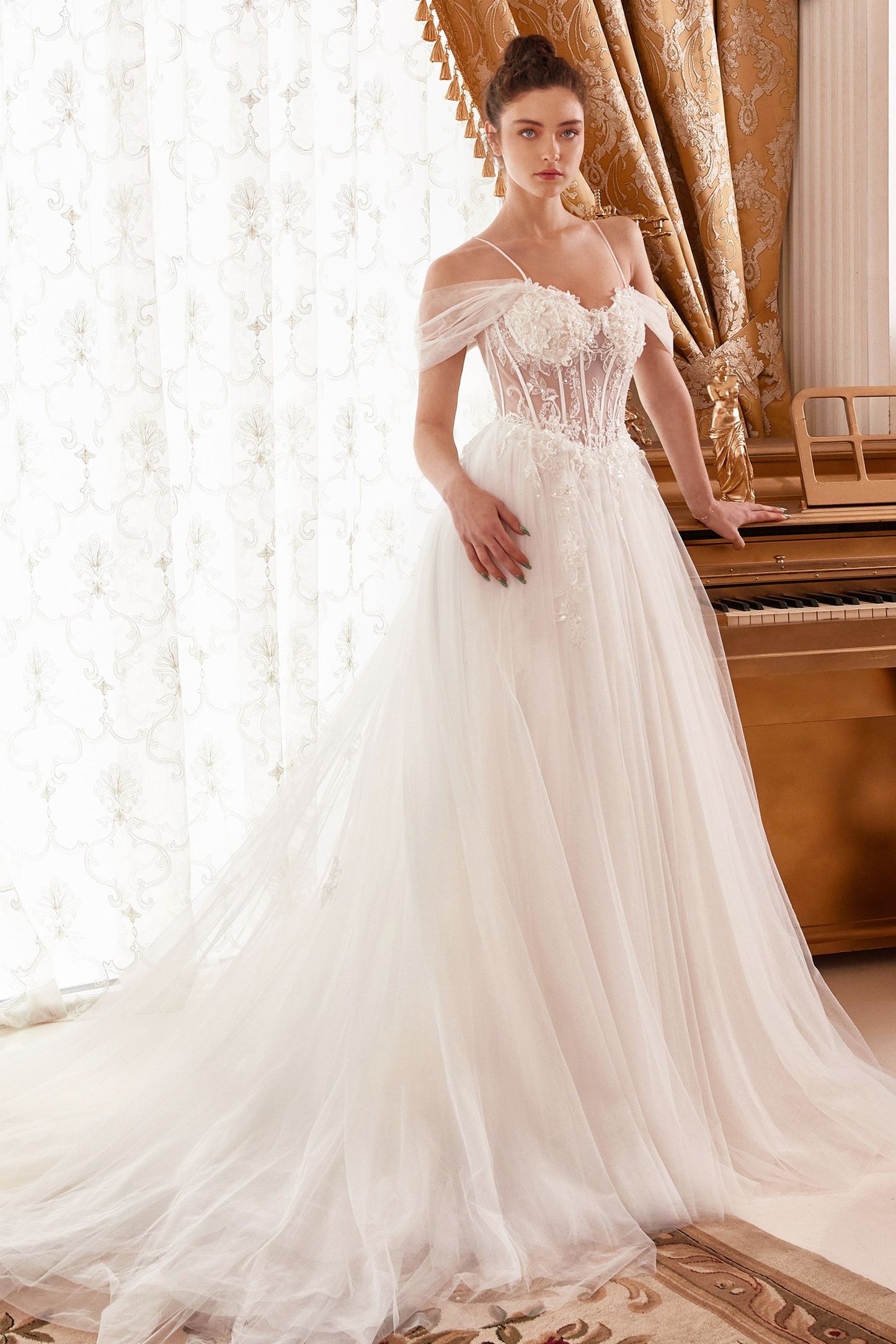 Enchanting off-white ball gown made of layered tulle, featuring a sweetheart neckline, off-the-shoulder draped sleeves, and a grand tulle train
vivienne westwood