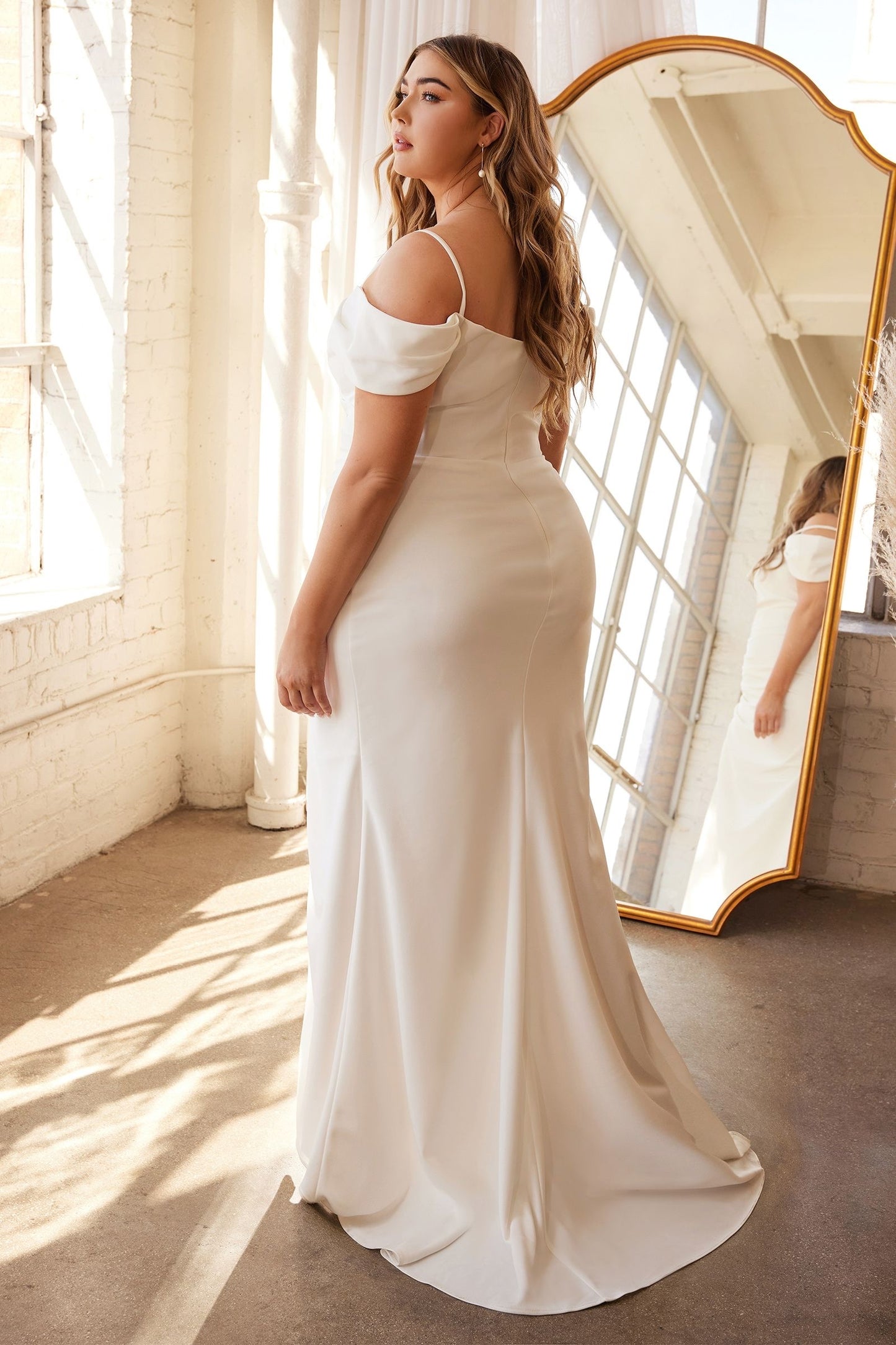 Chic and feminine wedding dress with off-the-shoulder pleated sleeve and subtle leg slit