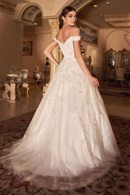 Sophisticated bridal couture gown that exudes grace and refinement, perfect for the modern princess bride