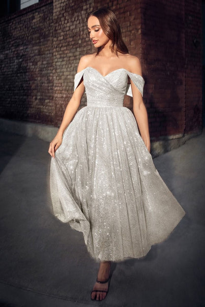Beautiful off-the-shoulder bodice dress with a sweetheart neckline