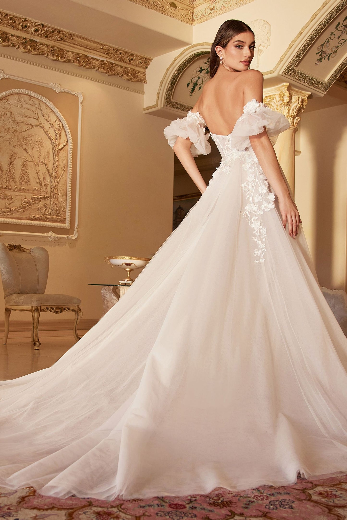 Elegant and graceful strapless bodice on the Noella gown