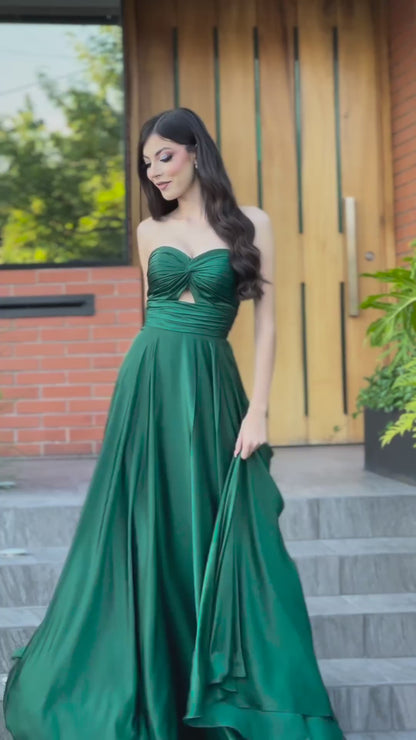 green elegant bridesmaid dress with classy and simple style 